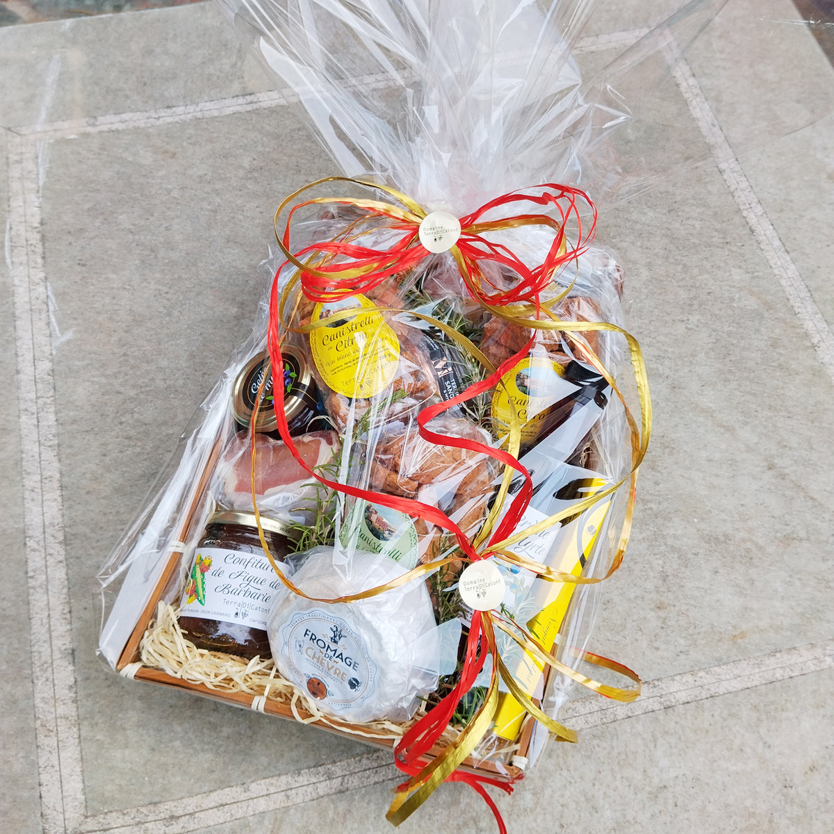 Emballage de vos produits dans un panier cadeau